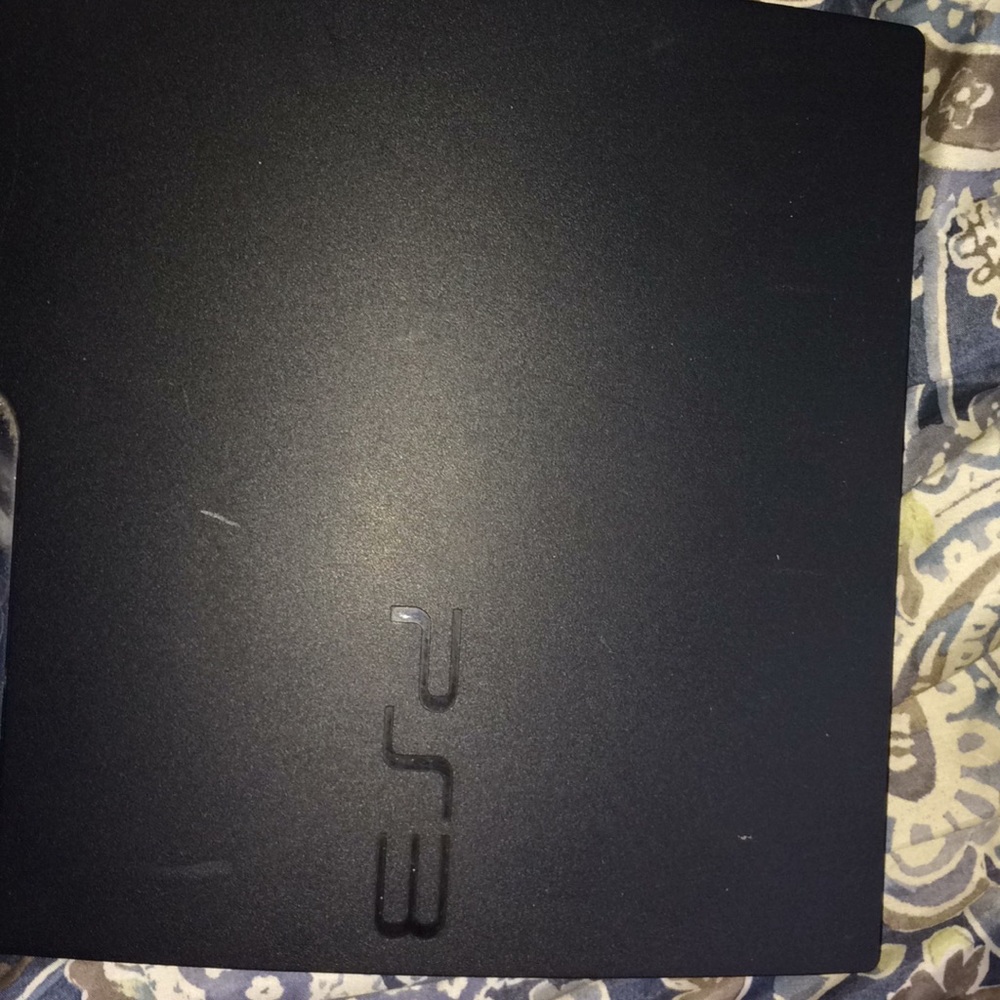 Play station 3 - Picture 1 of 2